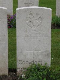 Etaples Military Cemetery - Druken, Thomas